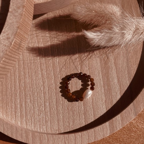 pierścionek elastyczny z karneolem i perłą