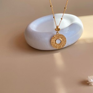 Naszyjnik pozłacany z młotkowaną zawieszką | Leaf |