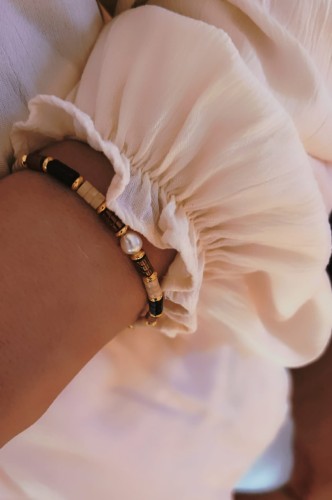 bransoletka z kamieniami i perłą