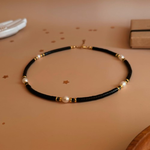 naszyjnik z czarnym onyksem i perłami