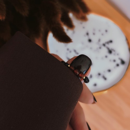 pierścionek z granatem