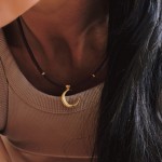 Naszyjnik Minimal Brown z księżycem