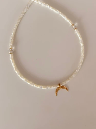 naszyjnik lunula z księżycem